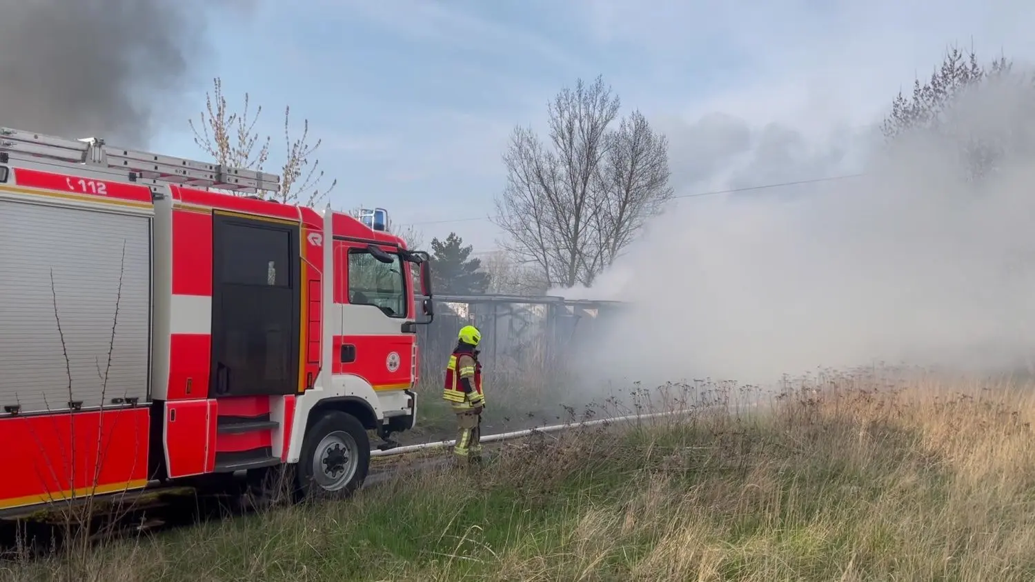 Feuer im Garagenkomplex in Brandenburg an der Havel.