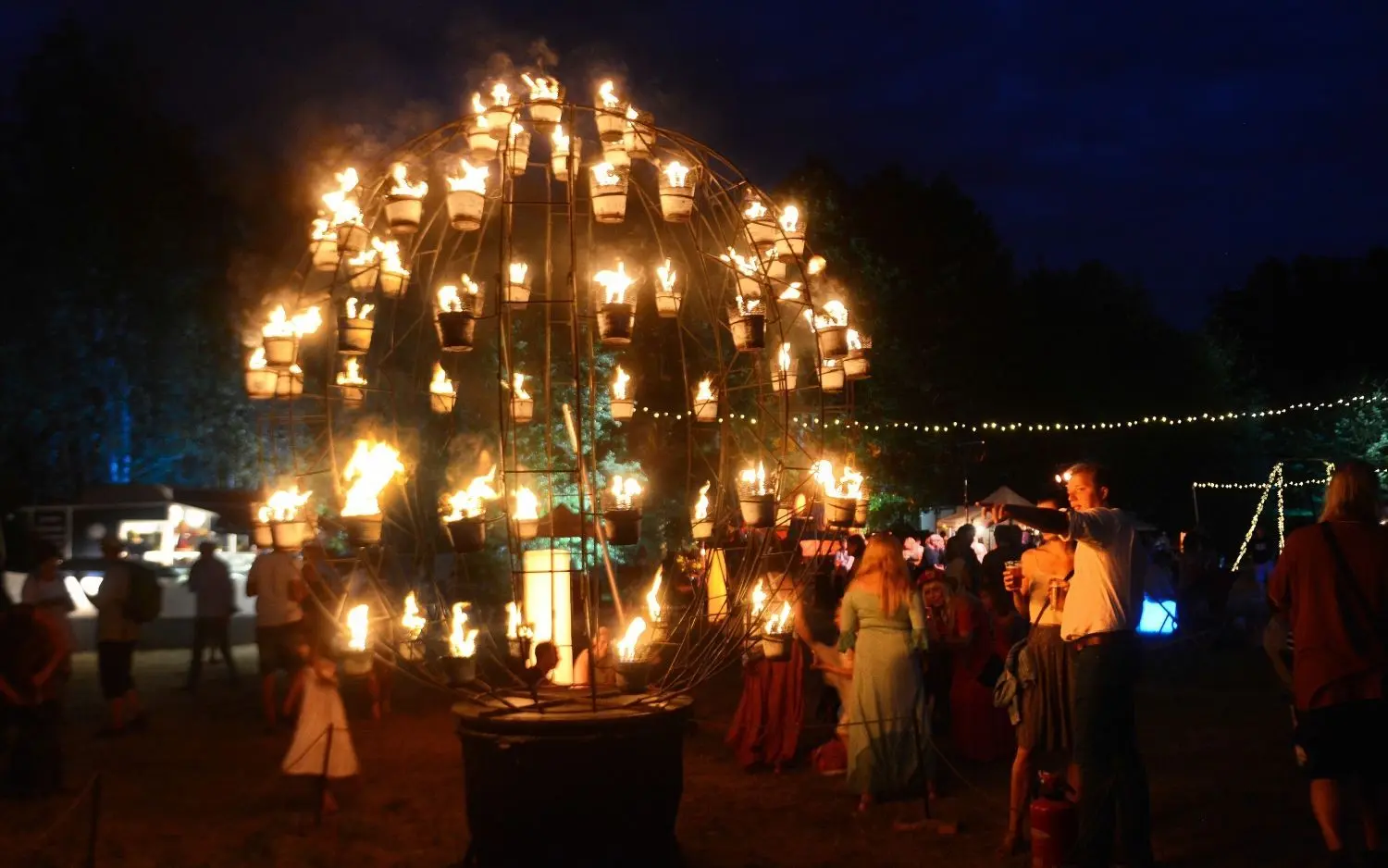 Das gesante Gelände des Festivals wurde in sanftes Licht gehüllt.