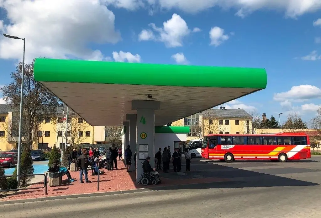 Bis jetzt ist nur das Dach grün: Vom Busbahnhof in Słubice fahren auch die grenzüberschreitenden Busse nach Frankfurt (Oder).