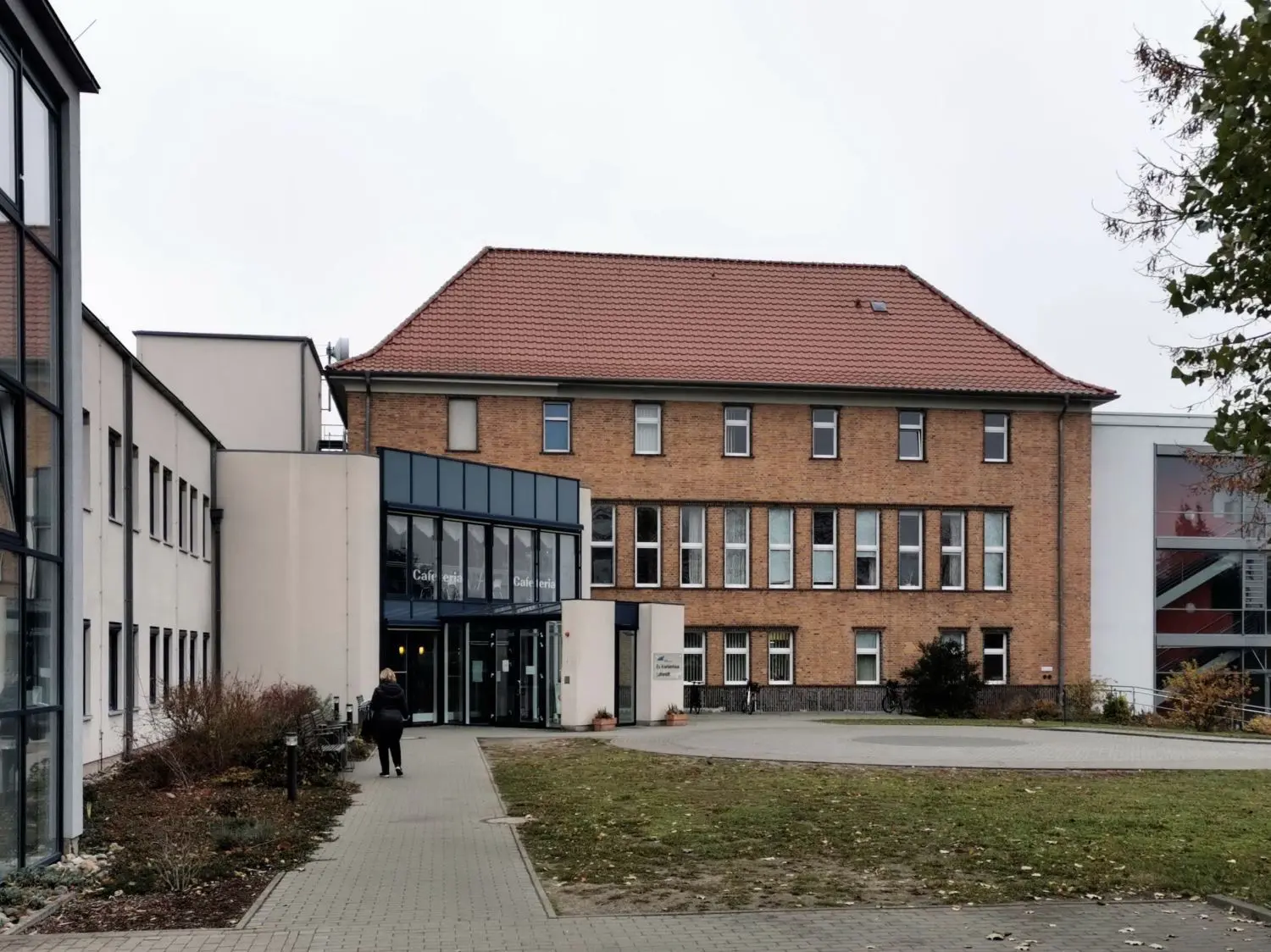 Krankenhaus Seelow: Ab 1. Januar gehört es dem Landkreis Märkisch-Oderland. Dessen Tochter, die Krankenhausgesellschaft Märkisch-Oderland, betreibt es.