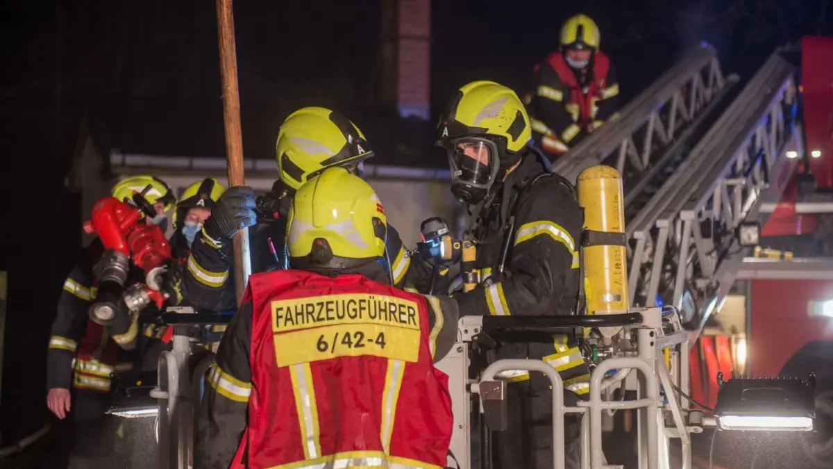 Die Feuerwehren aus Altlandsberg und Strausberg rückten zum Einsatz nach Wesendahl aus.
Feuer Wesendahl Hausbrand