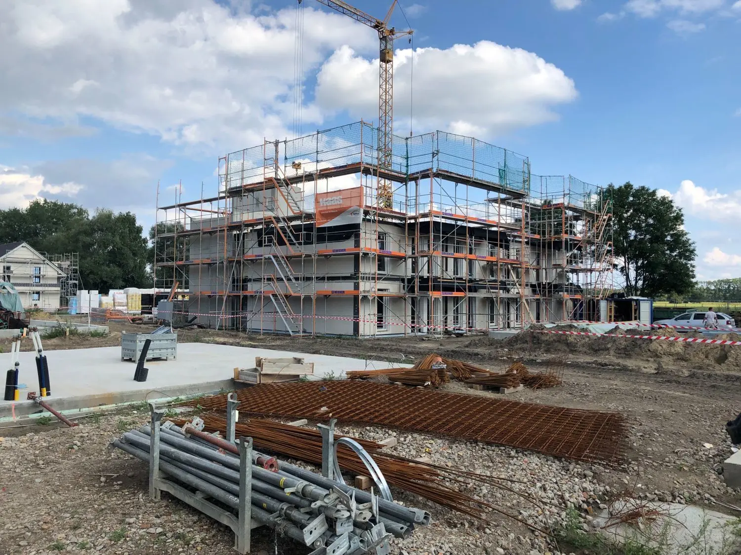 Blick auf eines der neuen Mehrfamilienhäuser