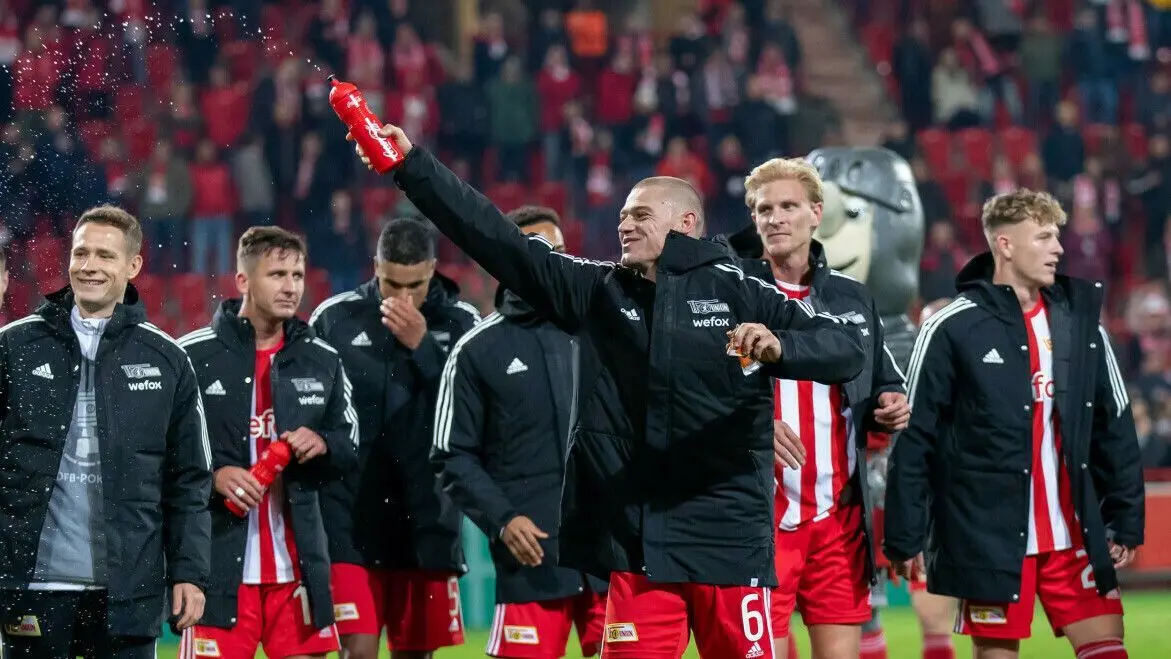 Der 1. FC Union Berlin siegt und siegt und siegt. Nach dem Erfolg im DFB-Pokal gegen den 1. FC Heidenheim treten die „Eisernen“ am Sonntag beim VfL Bochum an.