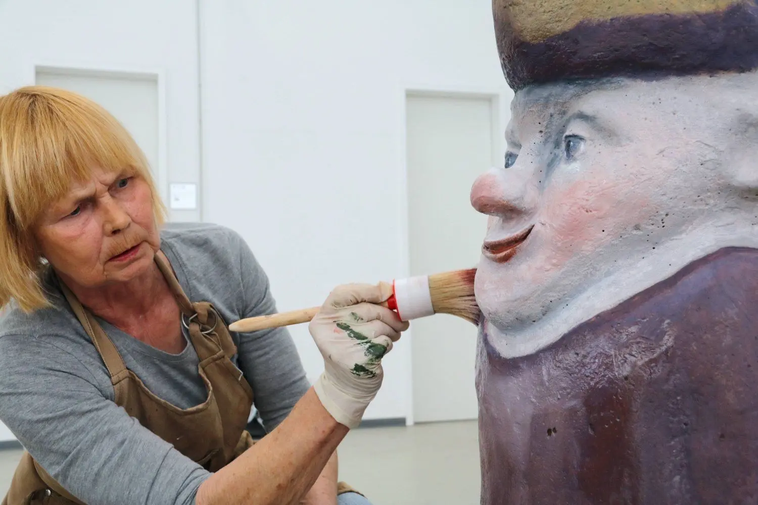 Christine Gabriel hat die Farben der Mühlenhaupt-Zwerge aus dem Schlosspark vor drei Jahren aufgefrischt.