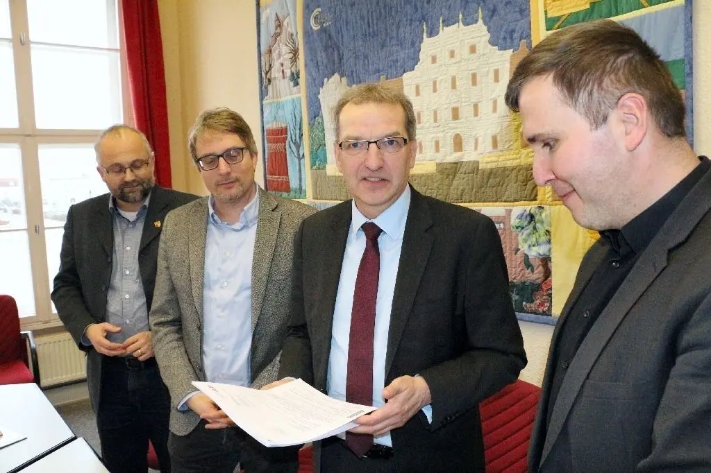 Im Januar 2019 überreicht: Der Fördermittelbescheid des Landes Brandenburg für den Schleusenneubau.