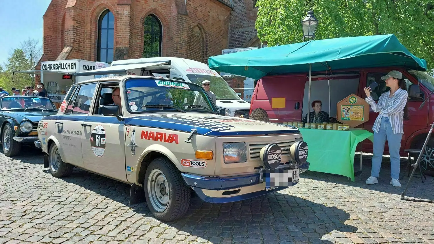 Auch Ostfahrzeuge durften natürlich nicht fehlen. Dieser Wartburg 353 trägt ein scharfes Rallye-Kleid.