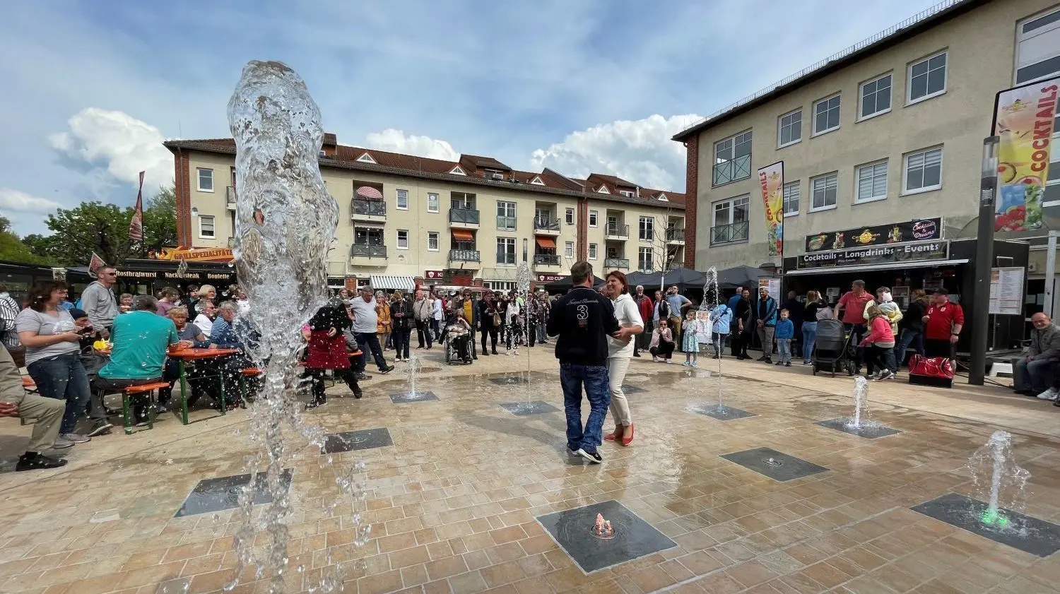 Nicht nur zu Festen soll der neu gestaltete Marktplatz von Velten belebt sein. Die Eröffnung eines weiteren Geschäfts könnte dazu einen Beitrag leisten.