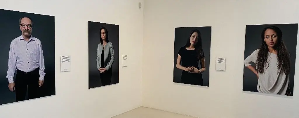 Wer ist hier "crazy"? Blick auf die Porträtserie von Herlinde Koelbl, eine der einflussreichsten Fotografinnen unserer Zeit, jetzt zu sehen in Cottbus.