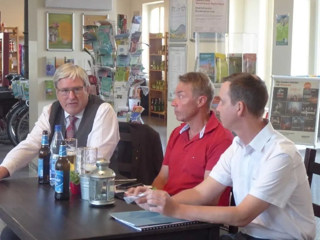 Jörg Steinbach, Günter Baaske und Lutz Klauber (v.li.) diskutierten mit den anwesenden Gästen freundlich, sachlich, informativ.