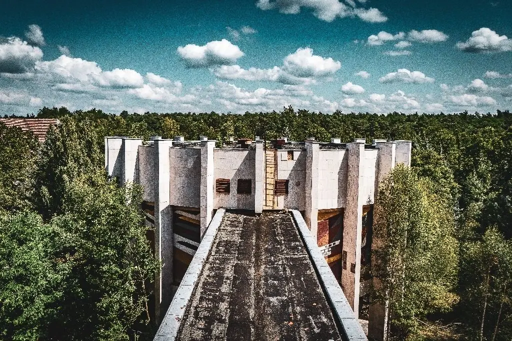Der Blick auf das erst 1970 gebaute Diorama, das heute einsturzgefährdet ist. In ihm war ein 360-Grad-Panorama der Schlacht um Berlin zu sehen.
