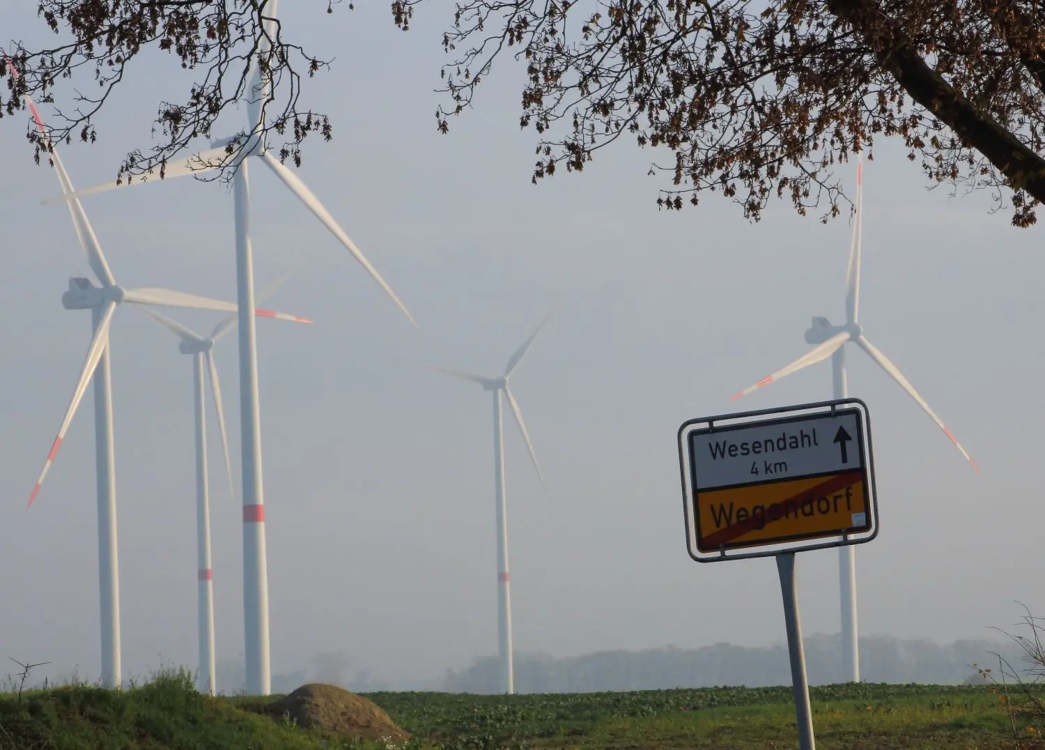Reichlich vorhanden: Windräder zwischen Wesendahl und Wegendorf