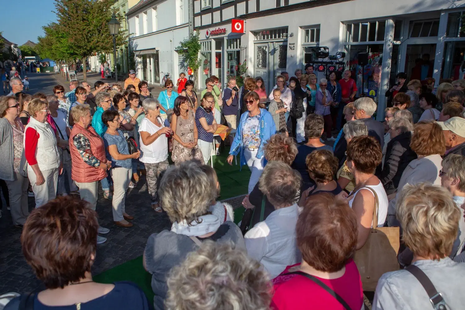 Es gibt sie wieder: Die Angermünder Einkaufsmeile startet nach der langen Corona-Zwangspause am 13. August 2021 wieder eine lange Einkaufsnacht in der historischen Altstadt von Angemünde.