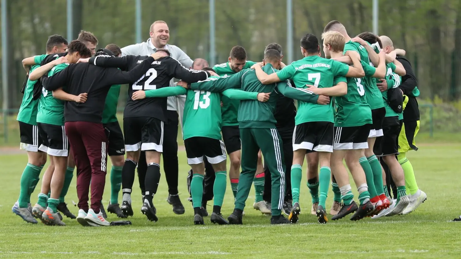 Eberswalder Freudentanz nach dem 3:1-Erfolg.