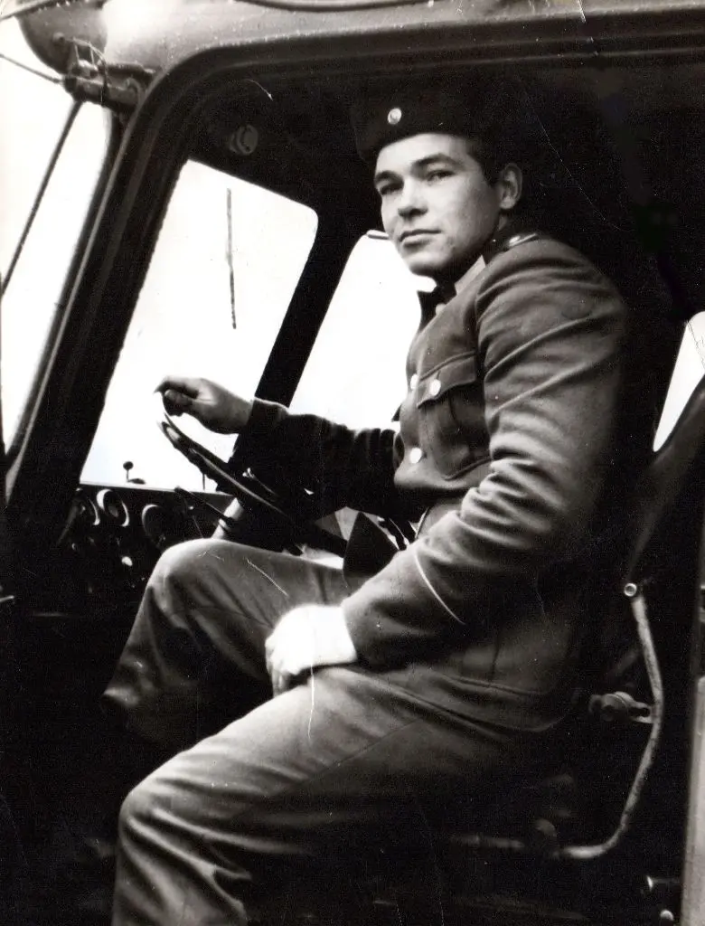 Ein Foto aus Jugendzeiten: Dieter Schalo als junger Soldat im Grundwehrdienst der Nationalen Volksarmee.