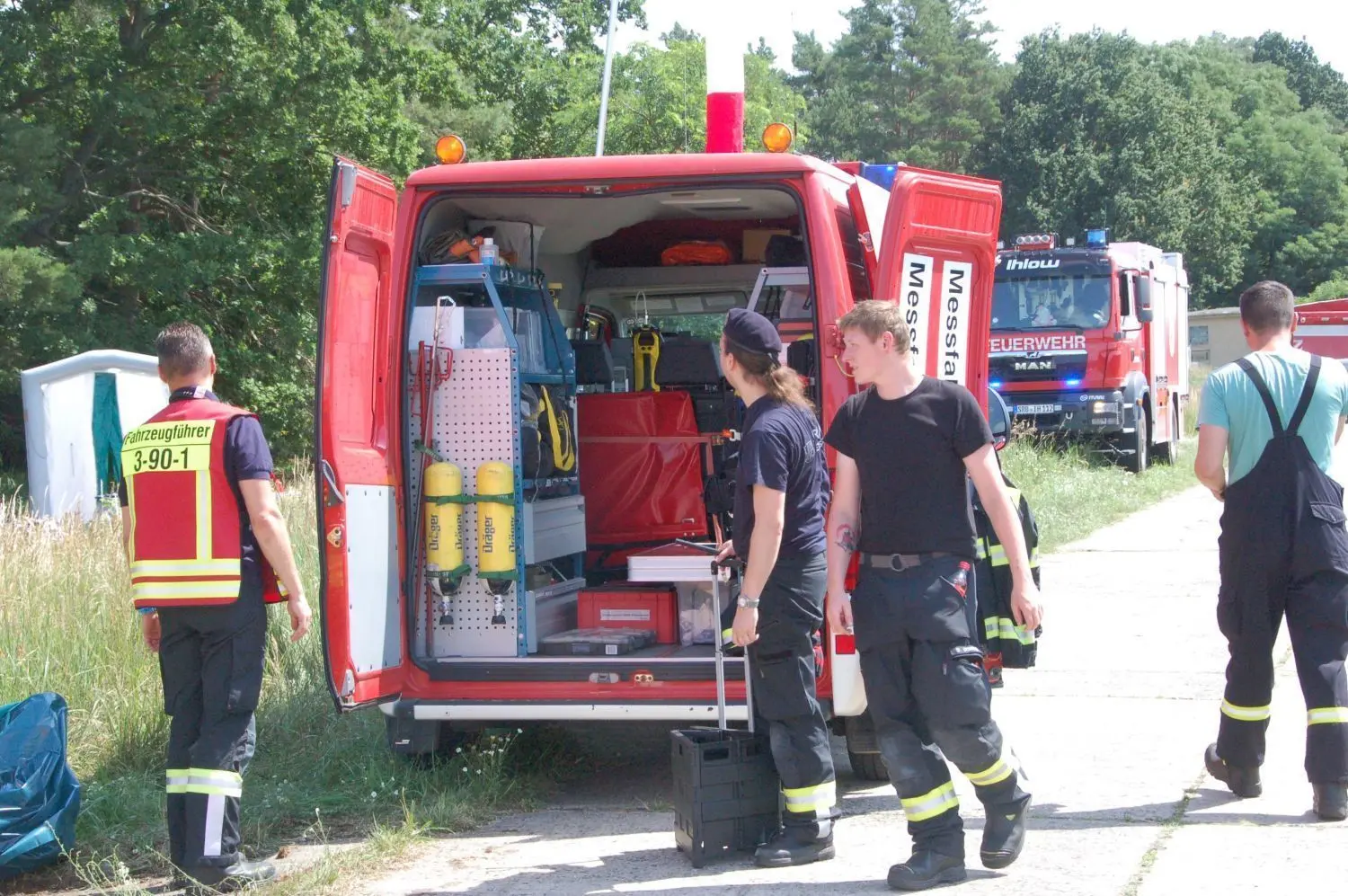Messwagen der Gefahrguteinheit des Landkreises Märkisch-Oderland beim Einsatz in Neuhardenberg.