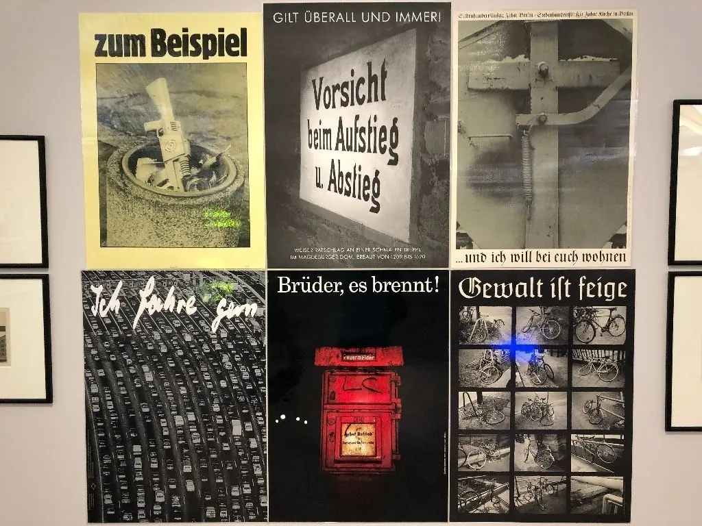 Plakate von Manfred Butzmann in der Ausstellung in Neuhardenberg.
