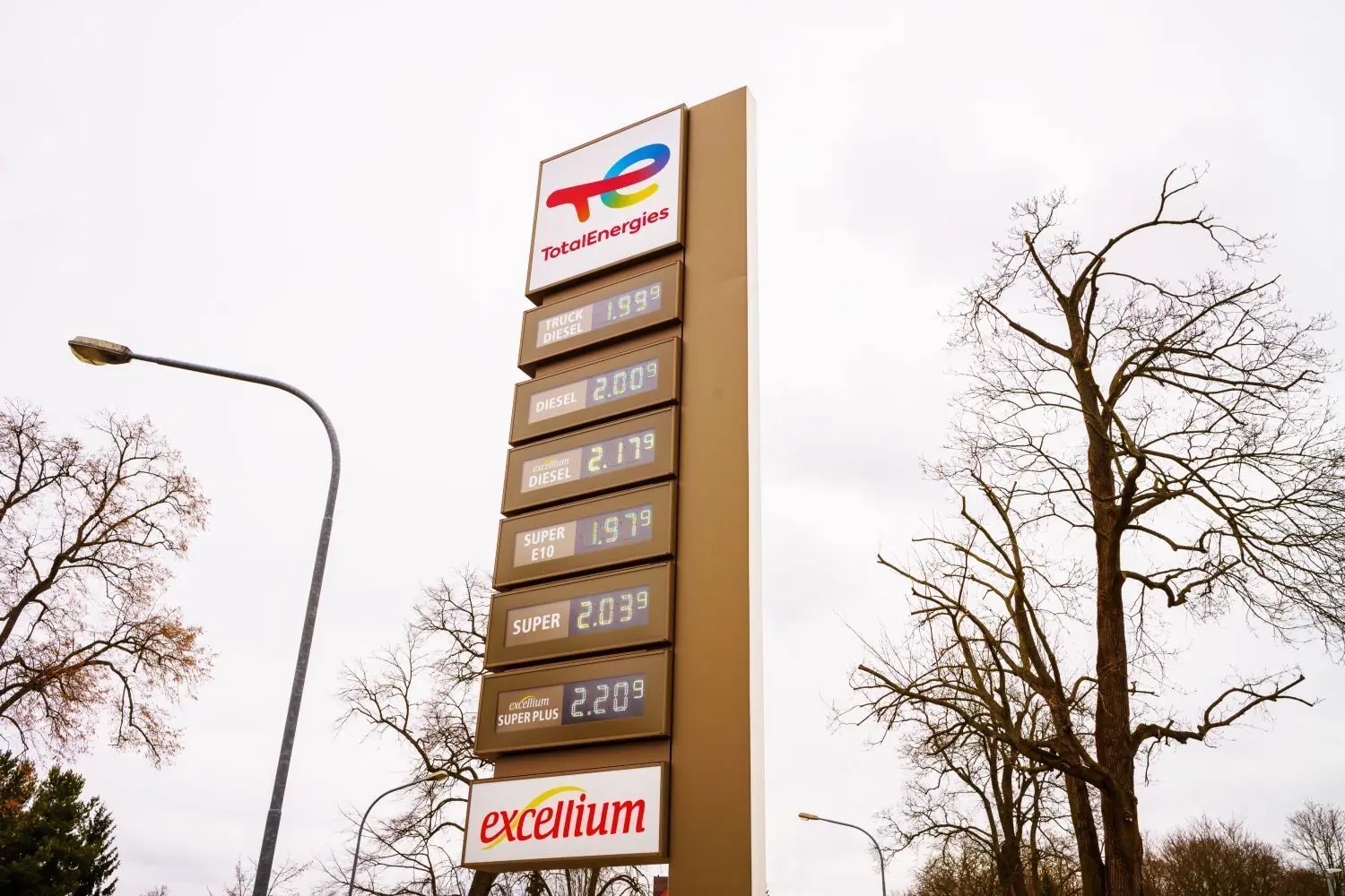 Erstmalig stiegen die Benzin- und Dieselpreise auf mehr als zwei Euro.