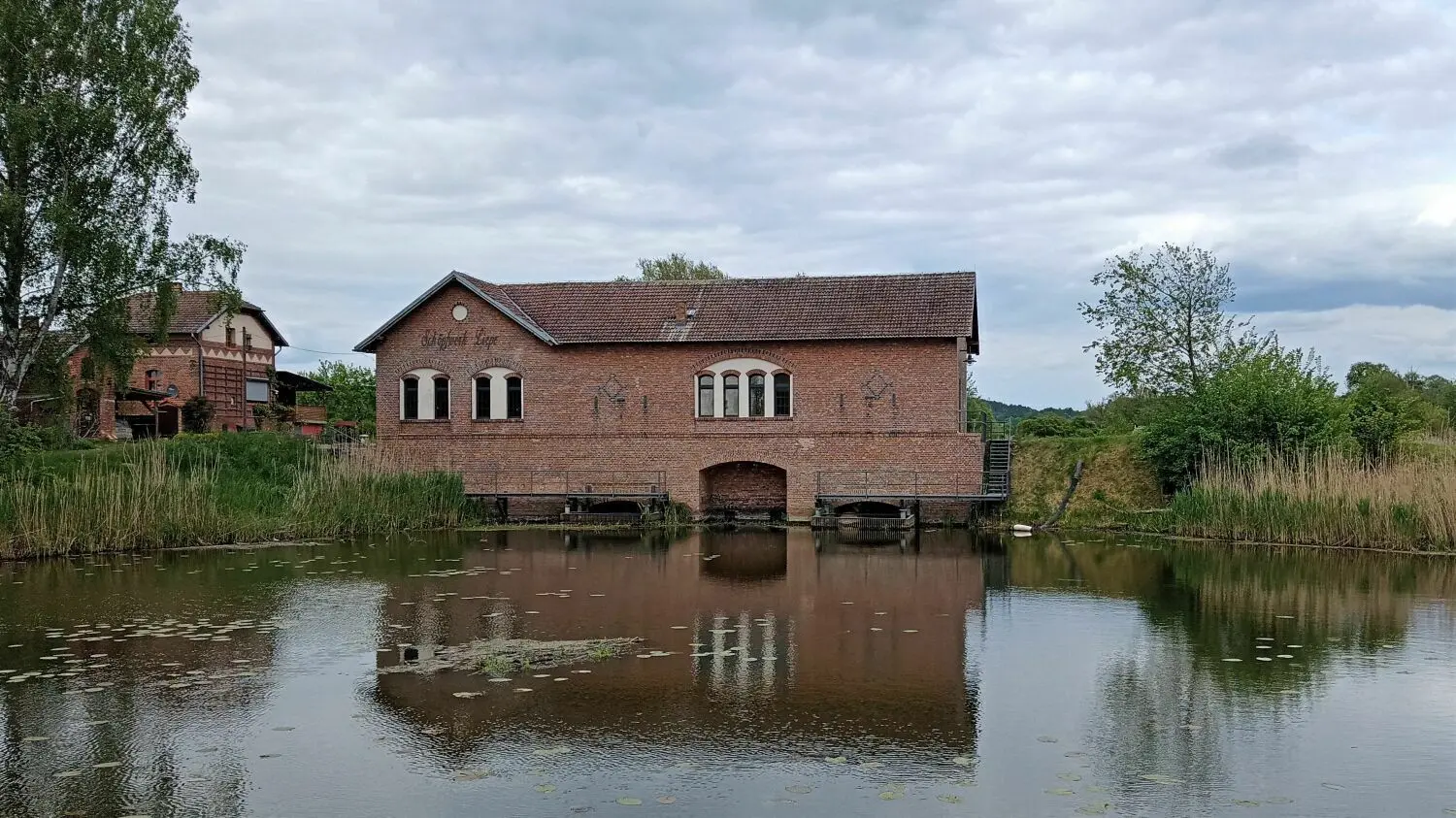Das Schöpfwerk Liepe an der Alten Finow. Der Lieper Polder soll umgestaltet werden, um mehr Wasser zurückhalten zu können.