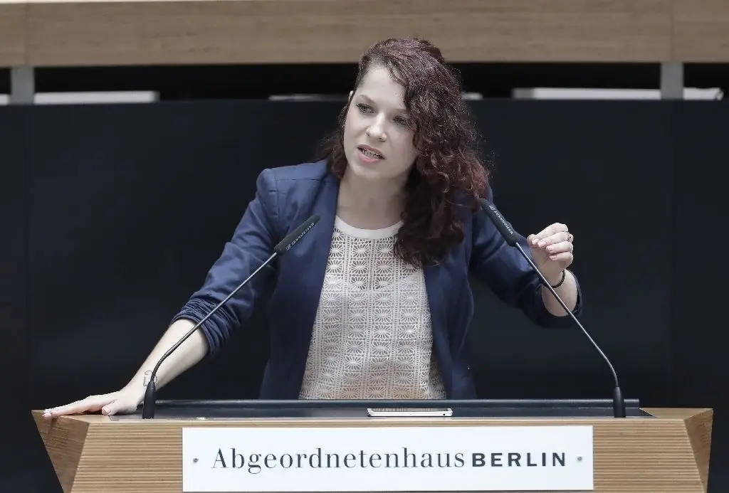 Die Berliner Linke-Fraktion hat Anne Helm (Bild) und Carsten Schatz zu ihren neuen Vorsitzenden gewählt. (Archivbild)
