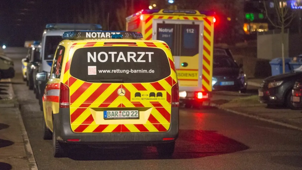 Notarzt im Einsatz: Um die medizinische Versorgung zu verbessern, sollen zwei bereits erprobte Standorte im Barnim permanent installiert werden - in Blumberg und Finowfurt.
SEK-Einsatz im Brandenburgischen Viertel