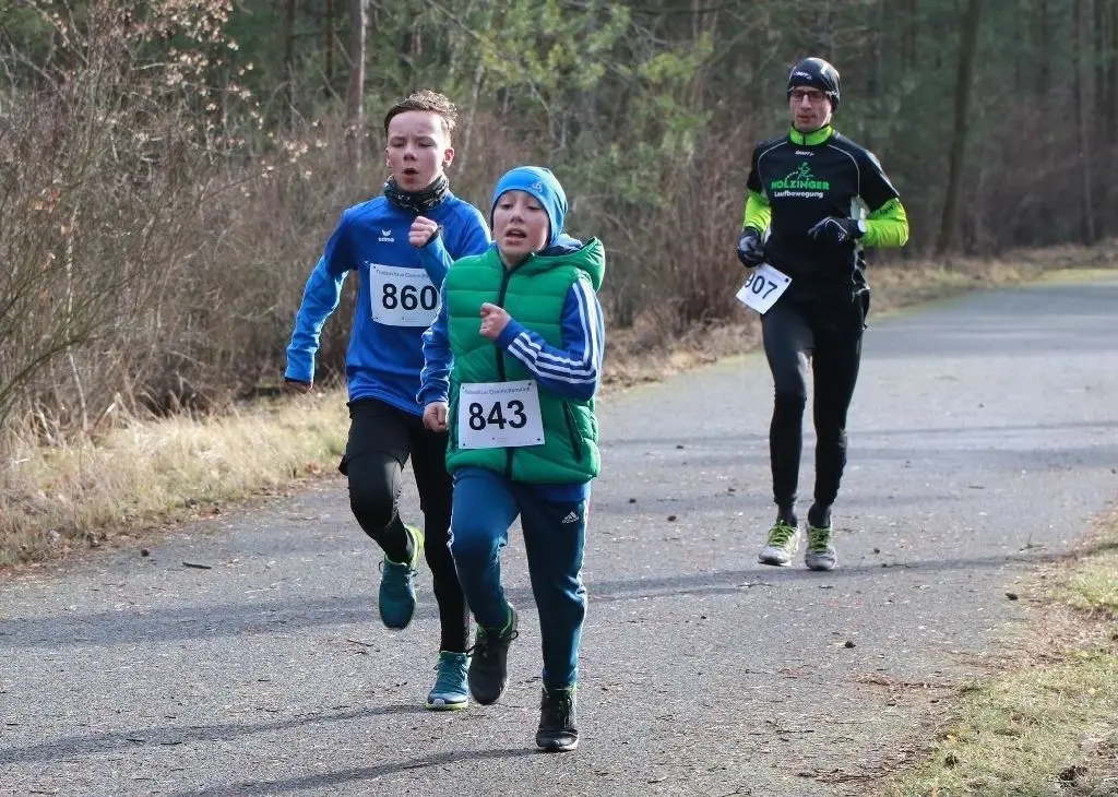 Stürmen vorneweg: die Besten über zwei Kilometer Ian Constantine Kehder (links) und Oskar Reinus, hinten Torsten Schlauß