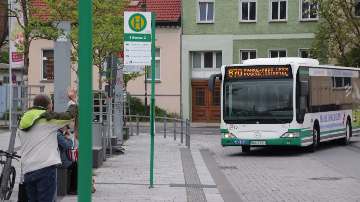 Fahren erst einmal weiter wie bisher: die Busse der BBG im Barnim.
Barnimer Busgesellschaft BBG
Bahnhof Bernau
Linie 870
Bus Nahverkehr