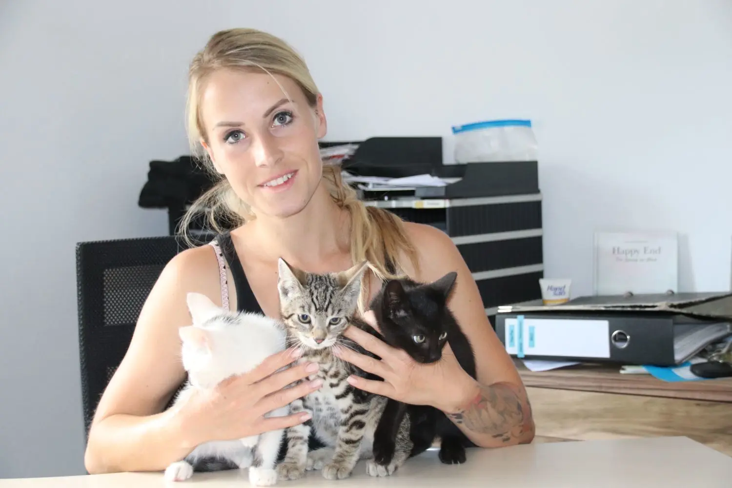 Vermittelt zahlreiche Katzen aus Rumänien für den Förderverein „Tierhilfe Hoffnung“: Jana Feister, Leiterin des Tierheimes an der Vogelsänger Chaussee in Eisenhüttenstadt
