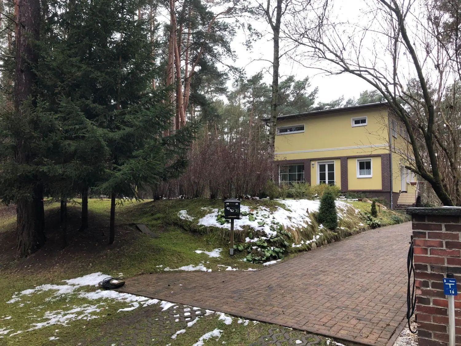 Von 1931 bis zu den Novemberpogromen 1938 war in dem heutigen Wohnhaus in Bad Saarow das jüdische Grunewald-Kinderheim untergebracht.