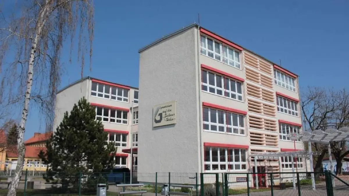Ein Schüler des Seelower Gymnasiums ist an Covid-19 erkrankt. Für 35 Personen wurde die häusliche Isolation angeordnet. (Archivbild)