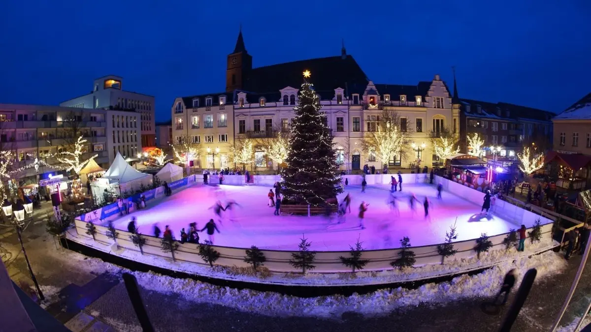 Die Polizei ermittelt zu einer Explosion auf dem Bernauer Weihnachtsmarkt.
Eroeffnung Weihnachtsmarkt Bernau am 08.12.2023