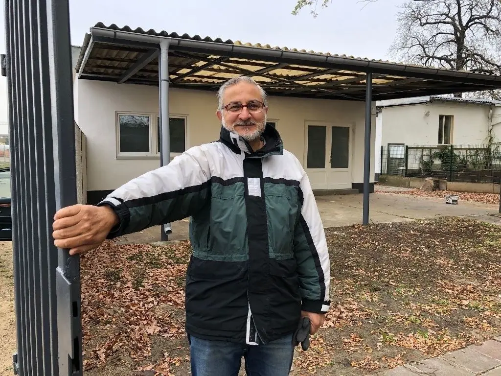 Wird die Gläubigen empfangen: Mohamad Samer Belal betreut den neuen Gebetsraum.