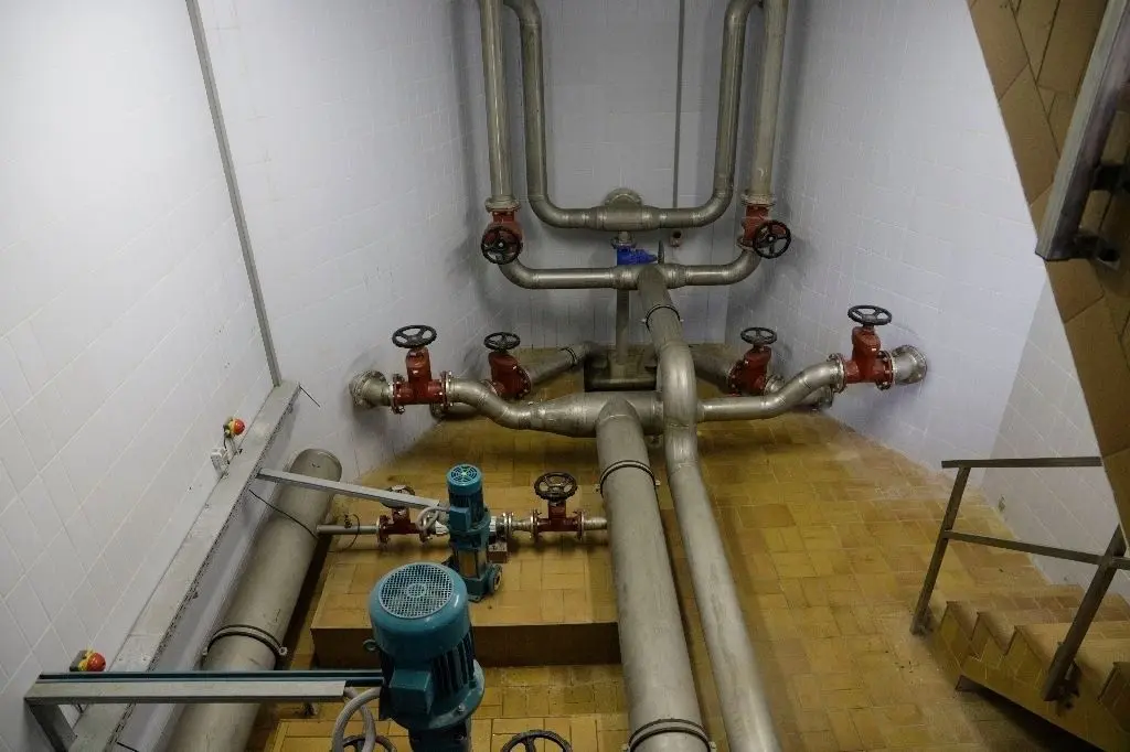 Die Pumpen und Rohre sind seit Jahren schon nicht mehr mit dem Wassernetz verbunden. Das Wasserwerk wurde praktisch seit seinem Bau nie wirklich gebraucht. Ausnahme war die Sanierung des Beeskower Werks vor rund zehn Jahren.