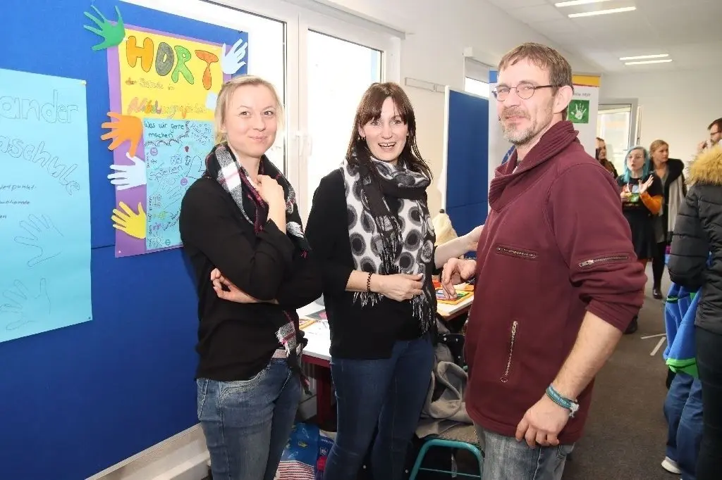 Sven Seidler, Praxisanleiterin Jessica Kath und Diana Bretschneider (v.r.) arbeiten im Hort der Johanna-Schule Bernau.