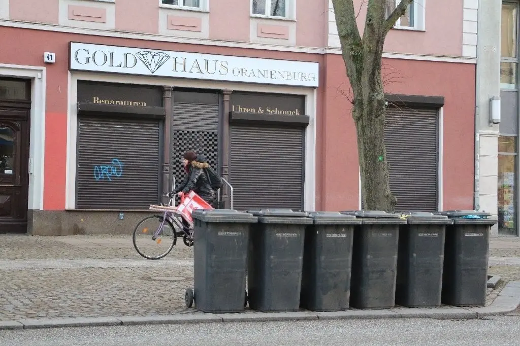 Rollläden runter: Das ehemalige Schmuckgeschäft in der Bernauer Straße steht leer – wie 14 weitere Läden in der Innenstadt.