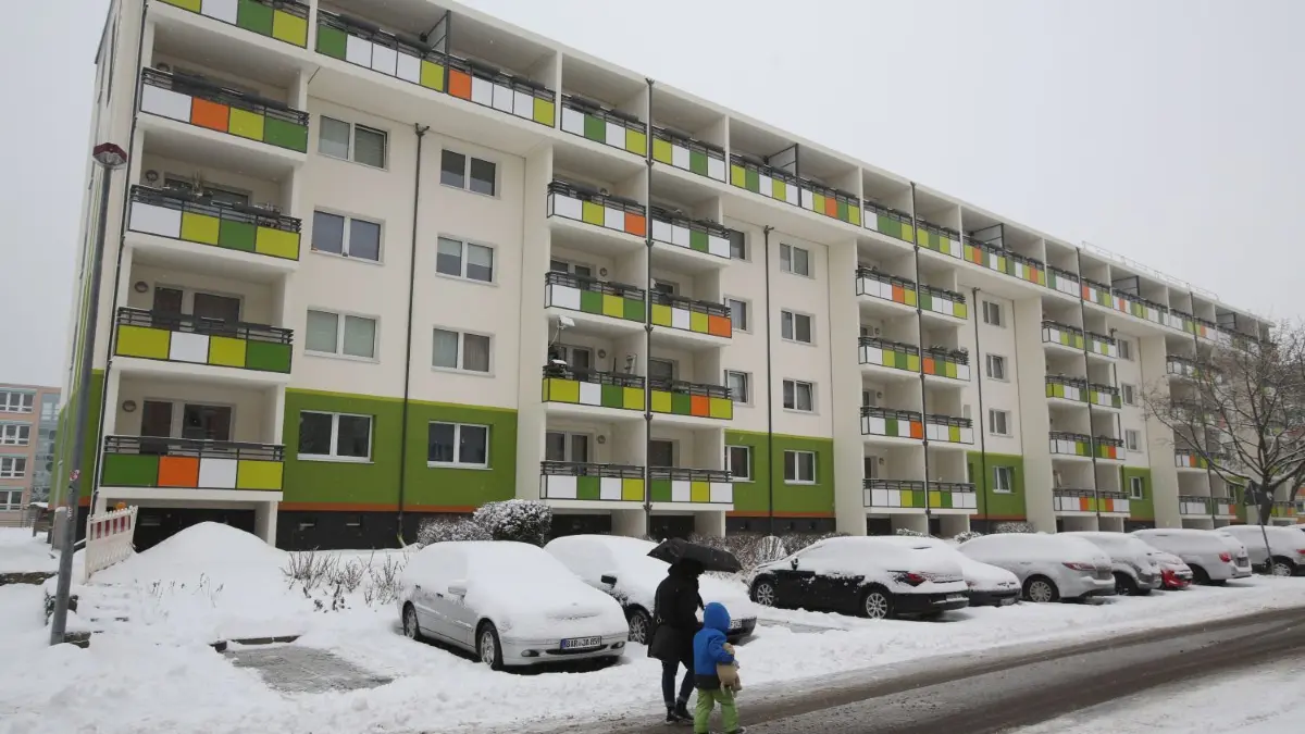 Frei: An der Rudolf-Virchow-Straße 17-25 gibt es noch Wohnungen für 4,90 oder 6,00 Euro pro Quadratmeter.
Block Virchowstraße in Eberswalde