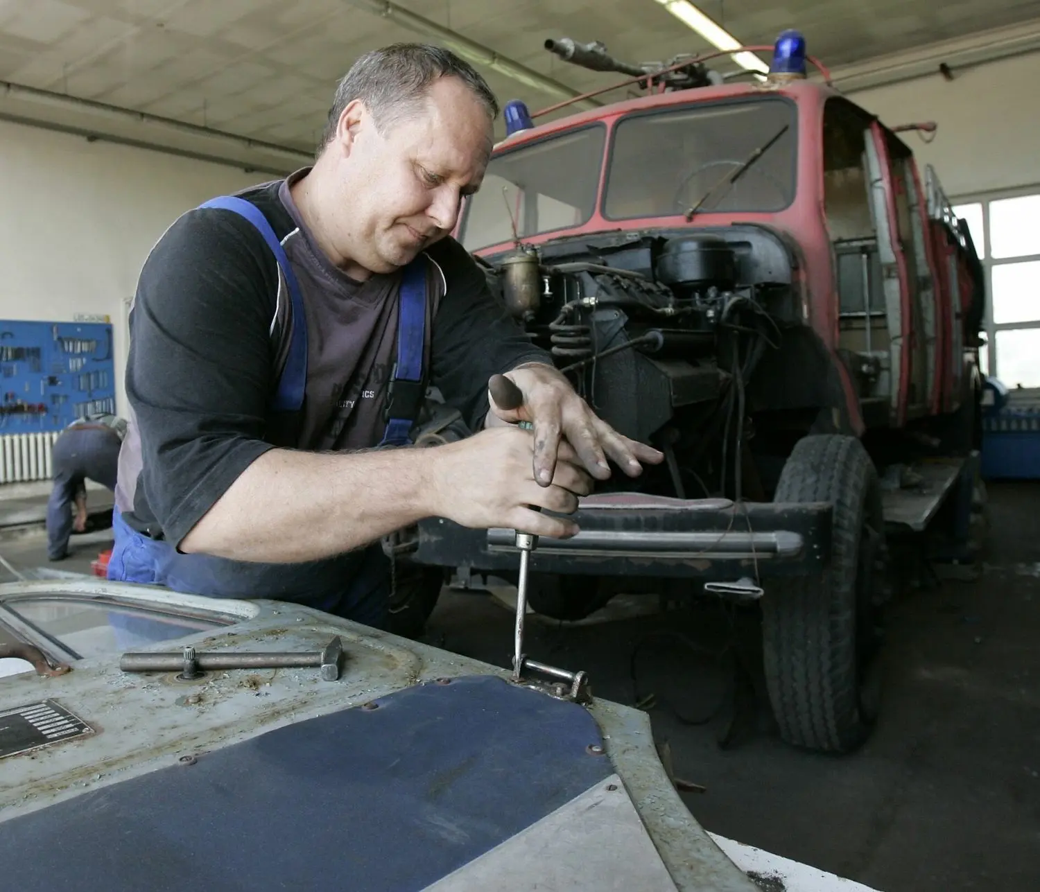 Rückblick: Im Jahr 2009 (Foto) begann die Restauration des Feuerwehrfahrzeugs Magirus Deutz, hier mit Ingolf Herde.