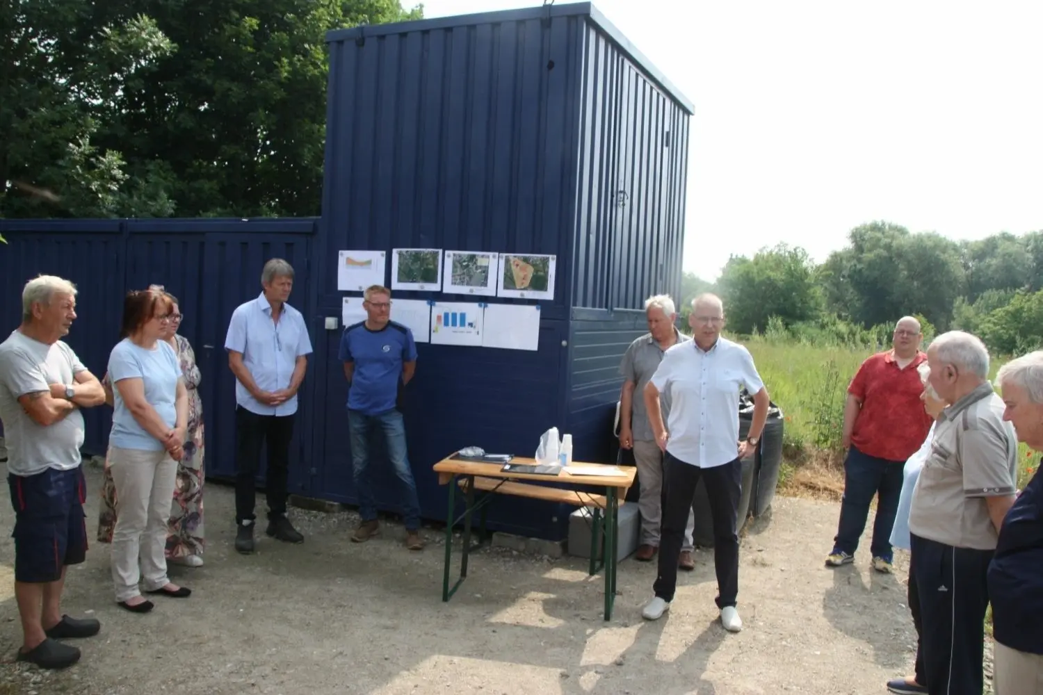 Informationsveranstaltung für Anwohner: Im Stadtgebeiet Oberwall in Angermünde ist großflächig das Grundwasser verseucht. Der Landkreis Uckermark beginnt mit der Sanierung und lud Anwohner zu einer Informationsveranstaltung ein. In dem Container befinden sich Filter- und Sammelanlagen.