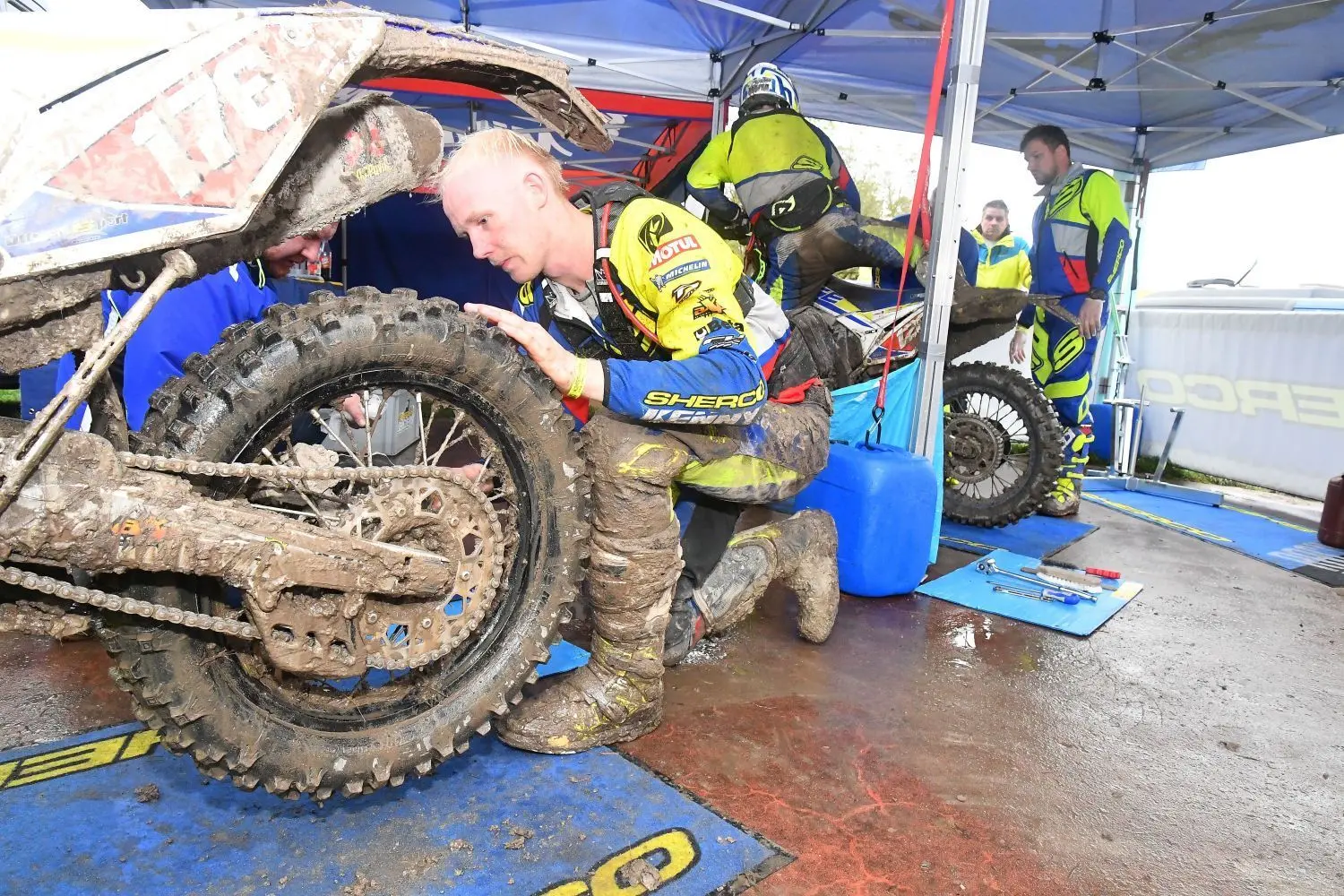 Hamish Macdonald aus Neuseeland, Sieger beim Novemberpokal der Endurofahrer in Rüdersdorf