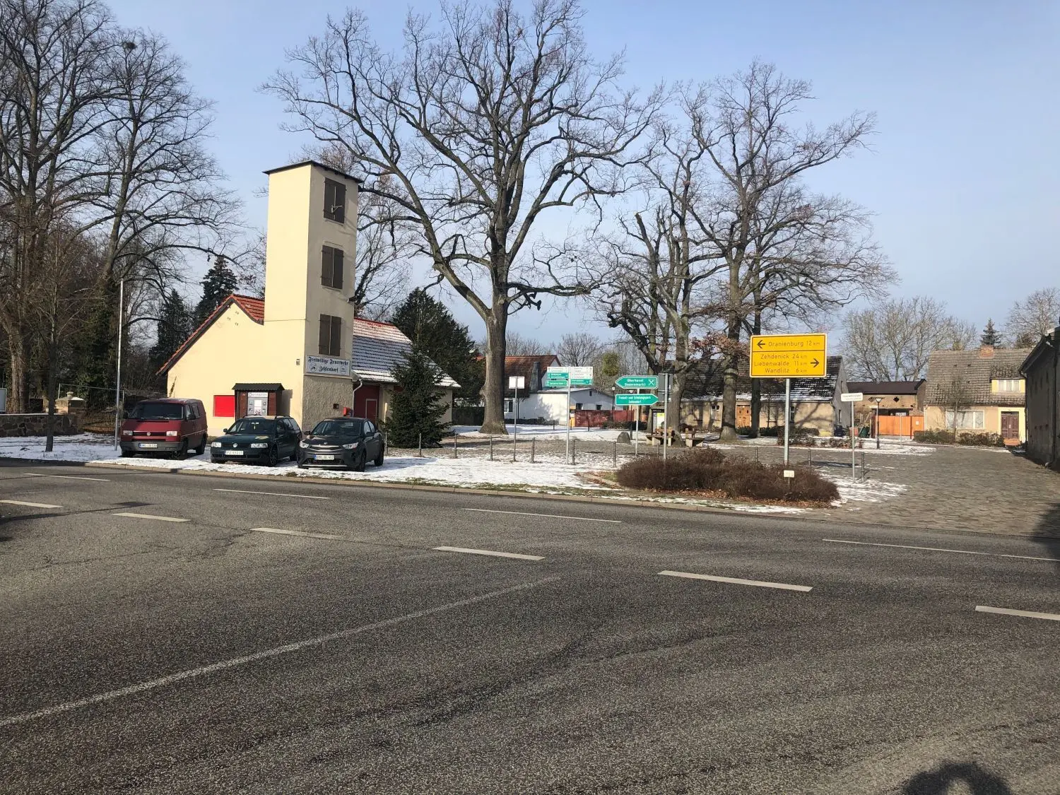 Blick auf den Platz vor dem Feuerwehrdepot.