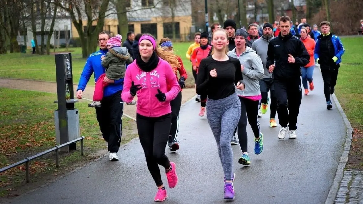 Sportlich, sportlich: Am 31. Dezember sind in Bernau traditionell die Läufer los.
Silvesterlauf in Bernau am 31.12.17