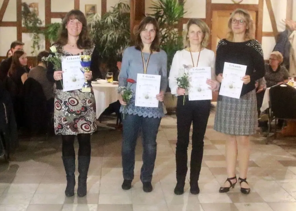 Die Besten in der gut besetzten Altersklasse W 50: Siegerin Beate Ledwig (Diehloer Hügelläufer), die Zweite Claudia Becker (Pneumant Fürstenwalde), Gudrun Bullack (Leichtathletik in Beeskow) und Heike Nauck (BSG Stahl/von links)