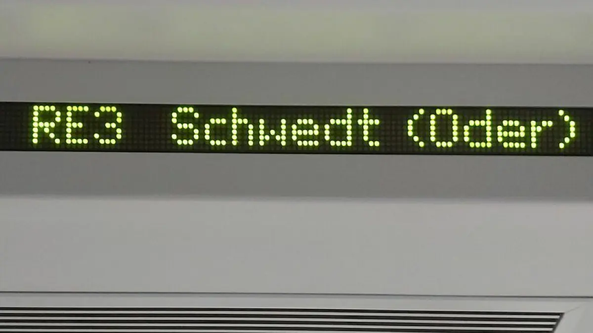 Der RE3 die Verbindung zwischen Schwedt und der Hauptsadt.
Der RE3 die Verbindung zwischen Schwedt und der Hauptsadt.