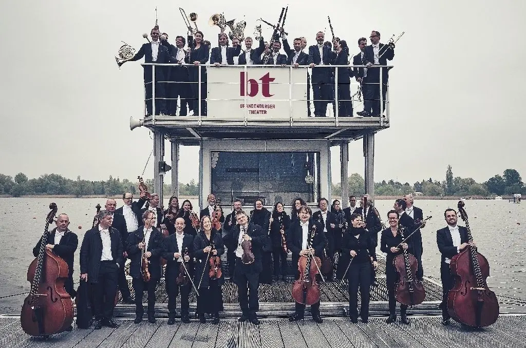 Die Brandenburger Symphoniker Open-Air zu erleben, ist in jedem Jahr wieder ein Highlight und der große Abschluss der Brandenburger Wassermusiken.