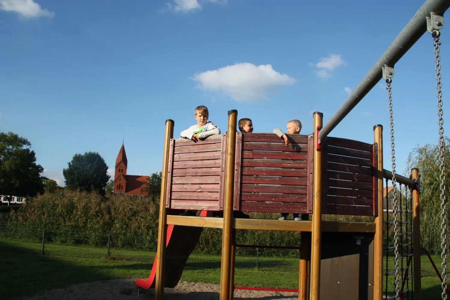 Spielplatz am Dorfteich Mürow: Dafür will der Orrtsbeirat ein weiteres Spielgerät ansschaffen, das Erlösen von Benefizaktionen der Vereine finanziert wird.