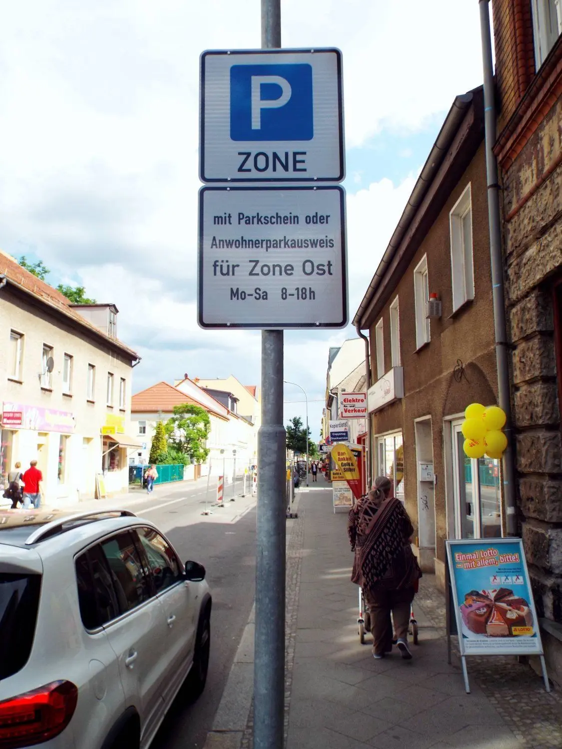 Auch in der Lehnitzstraße darf nur mit Parkticket oder Anwohnerparkausweis geparkt werden. Das soll auch in Zukunft gelten.