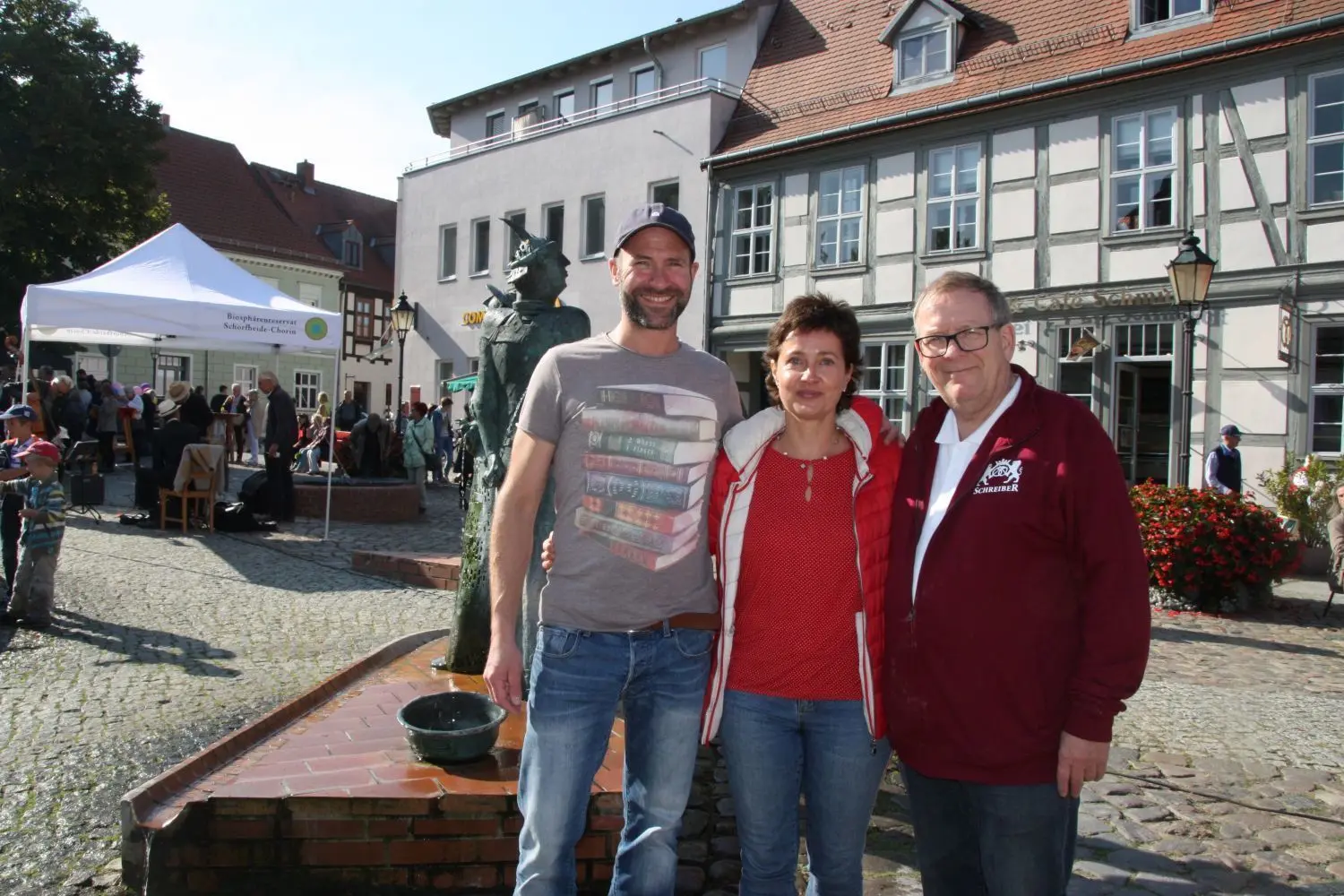 Die Macher: David Drochner, Katja Rodebarth und Klaus Schreiber von der Angermünder Einkaufsmeile haben 2020 den ersten Angermünder Regionalmarkt ins Leben gerufen.