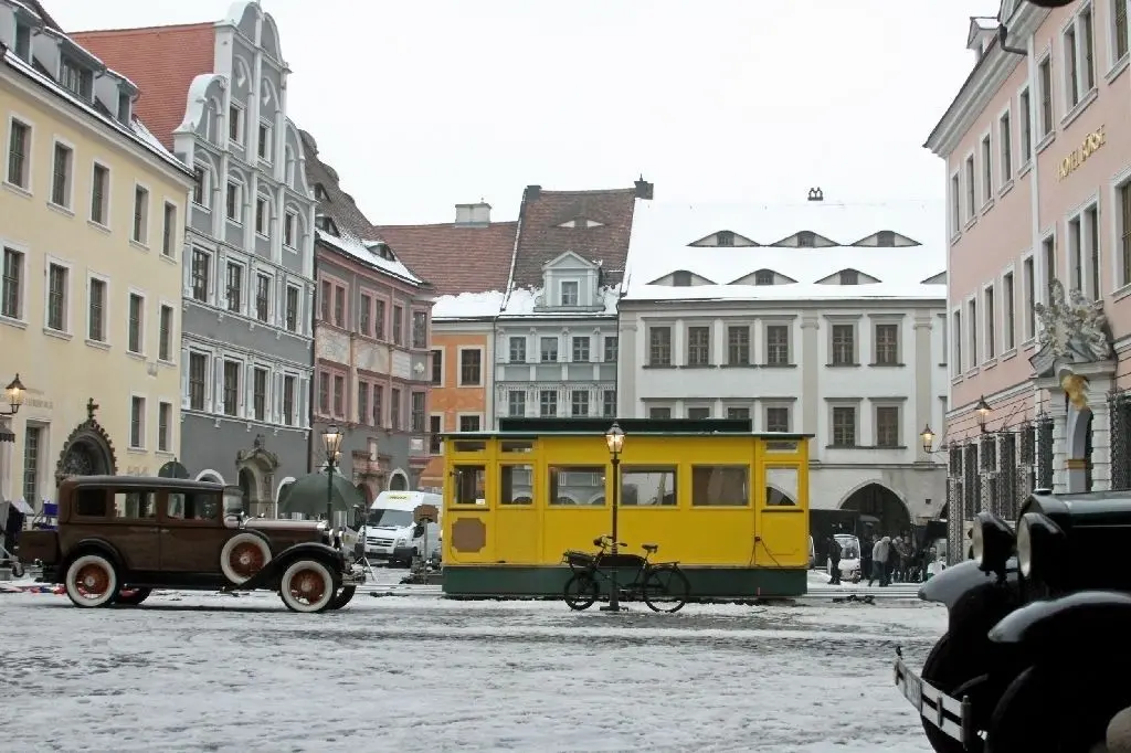 Oscar-prämiertes Szenenbild: Auf dem Untermarkt ist im Februar 2013 eine Außenkulisse für die Dreharbeiten zum "The Grand Budapest Hotel" aufgebaut worden.