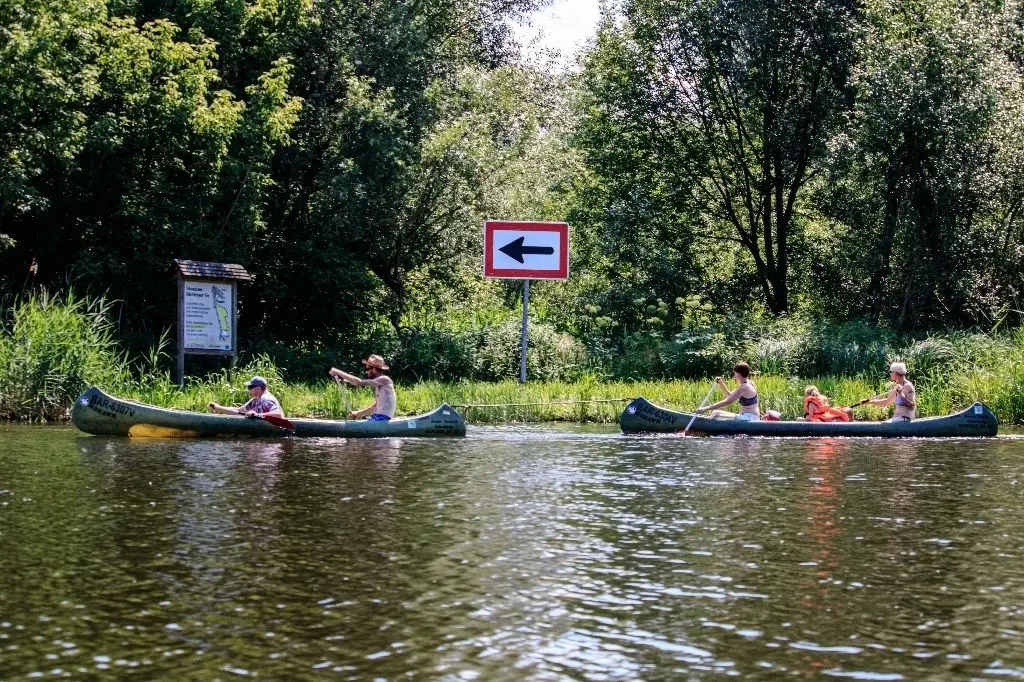 Die neun Kilometer lange Strecke führt die Teilnehmer entlang der Havel-Oder-Wasserstraße, vorbei an dicht bewachsenen Uferlinien sowie durch den Lieper und den Oderberger See.