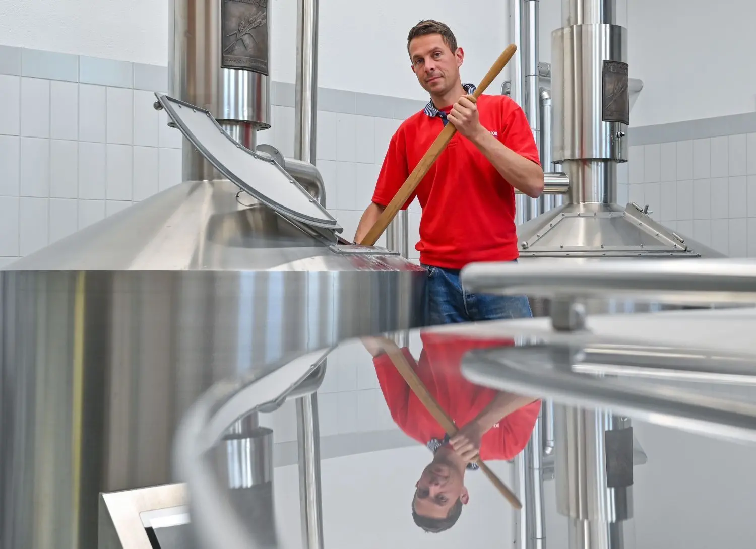 Ruslan Hofmann ist Brauingenieur der Ersten Bernauer Braugenossenschaft. Hier sind die Kapazitäten derzeit aufgrund des Lockdowns in der Gastronomie nicht ausgeschöpft.