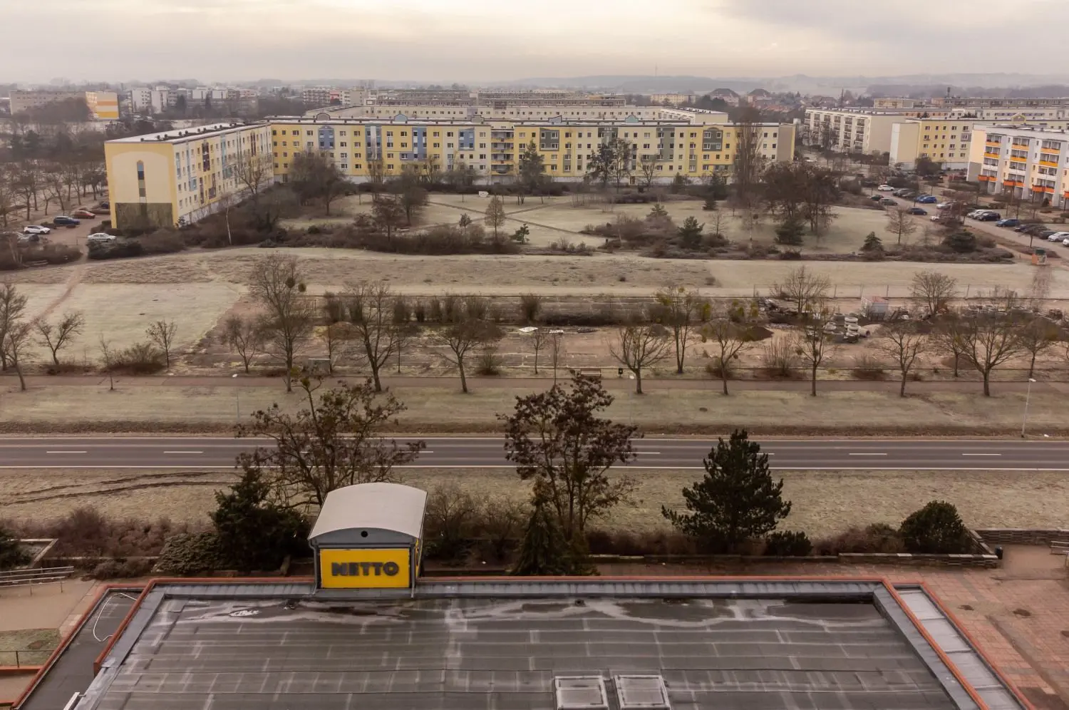In Sichtweite des alten Netto-Marktes in Schwedt wird ein Neubau entstehen. Wie ist der Zeitplan? Was bedeutet das für die Kunden und die schwarzen Netto-Märkte in der Nähe?